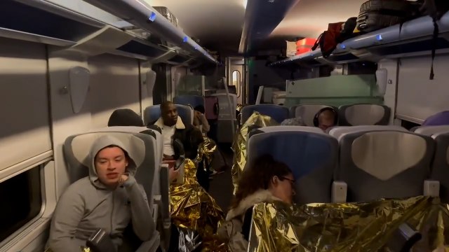 Plus de chauffage, toilettes HS... Nuit cauchemardesque pour les passagers du Paris - Clermont