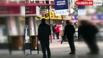 Adana'da bir erkek, kız kardeşini sokak ortasında dövdü