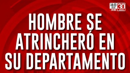 Se atrincheró en su departamento y amenaza con matar a su mujer y a su hijo