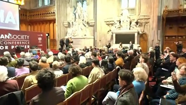 Lammy heckled by Pro-Palestinian protesters during speech