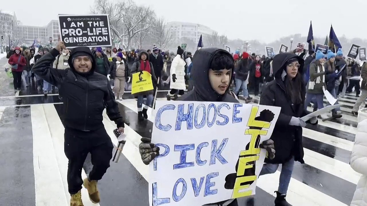 Thousands of anti-abortion activists rally in Washington, DC