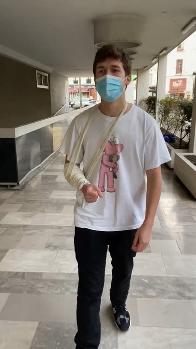 Quand tu te ramène avec un platre