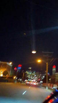 ⚡️Загадочный объект в небе был замечен спускающимся над центром Шарлотты, штат Северная Каролина.