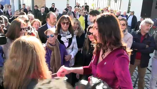 Gabriela Ostos y Mari Ángeles Grajal firman la paz en el homenaje a Jaime Ostos