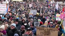 Germania, a Francoforte circa 35mila persone sfilano contro l'estrema destra