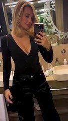 Gigi D'Alessio e la compagna 31enne aspettano il sesto figlio di lui? Il pancino sospetto