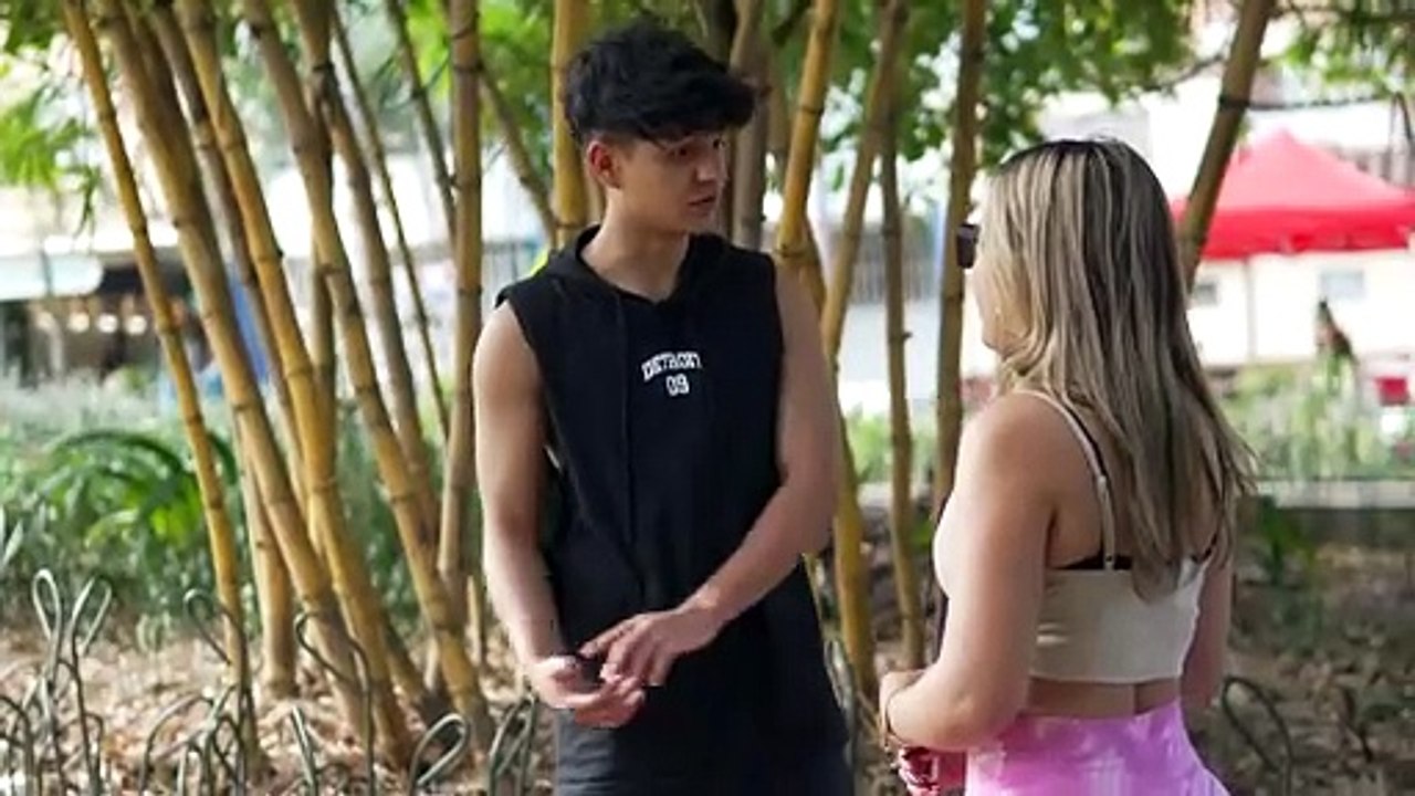 Este hombre se quiso pasar por la condición de la chica