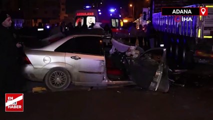 Adana’da otomobil park halindeki dorseye çarpıp hurdaya döndü