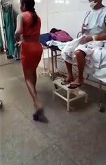 Vídeo: Acompanhante de paciente mata rato em hospital