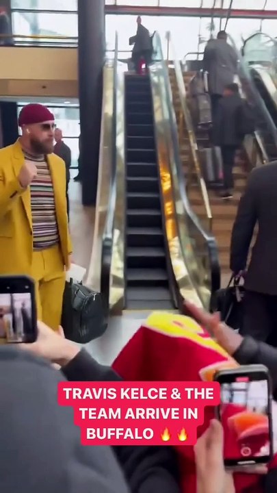 Llegada gélida: Kelce y su equipo aterrizan en la ciudad de Nueva York a las 4 p.m