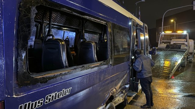 Yolcu minibüsü yan yattı: 11 yaralı