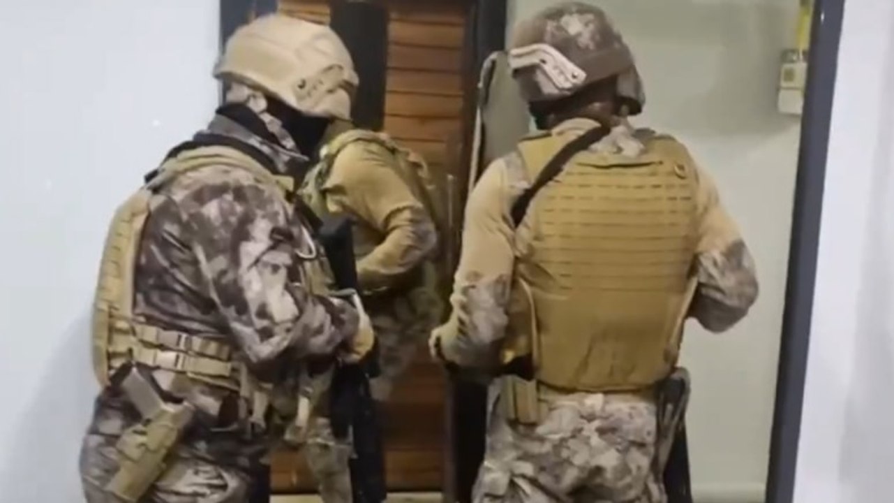 Kalkan-9 Operasyonu'nda 11 göçmen kaçakçısı ve 92 düzensiz göçmen yakalandı