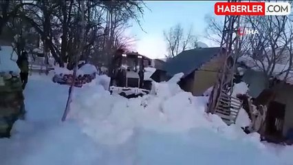 Yüksekova'da karla mücadele çalışması sürüyor