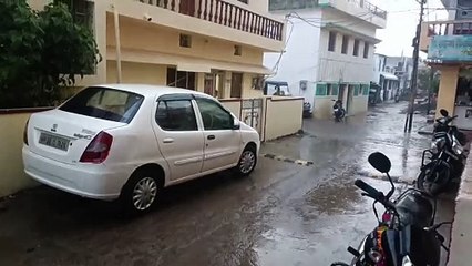 Video: दिन में धूप के बाद हुई बारिश, आसमान में ऐसा रहा नजारा