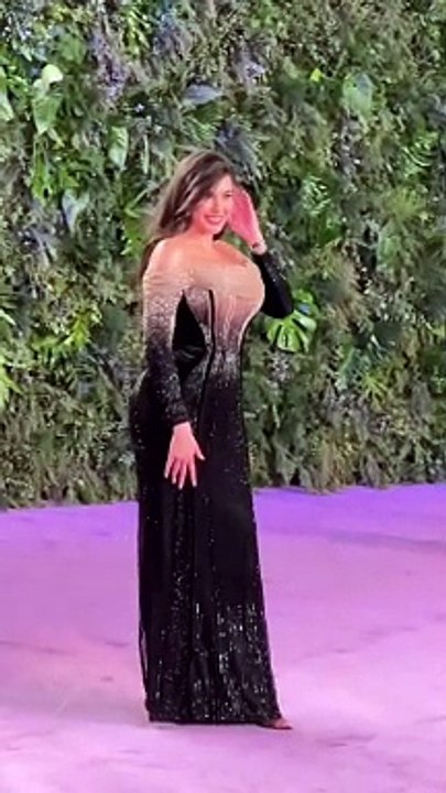 ياسمين صبري تسحر العيون بإطلالة أنيقة باللون الأسود في Joy Awards 2024
