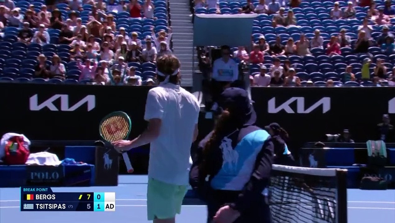 Tennis : Incroyable point Tsitsipas répond à un effet rétro