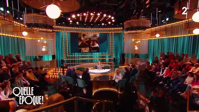 Pauline Desmonts, compagne de Nicolas Bedos (ils ont une petite fille il y a un mois), sur le plateau de Quelle époque ! sur France 2.