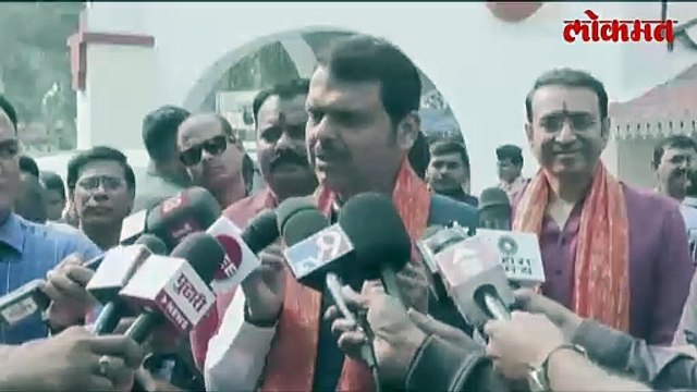 फडणवीसांचा जुना फोटो, नागपूर स्टेशनवर काय करत होते? राऊत बोलले अन् वाद पेटला