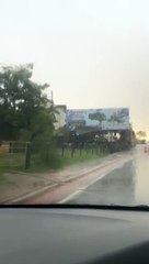 Vídeo: chuva de granizo alaga ruas e causa estragos em Governador Valadares