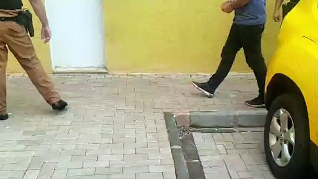 Dois são detidos em posse de faca, facão e revólver calibre .32 após briga em festa