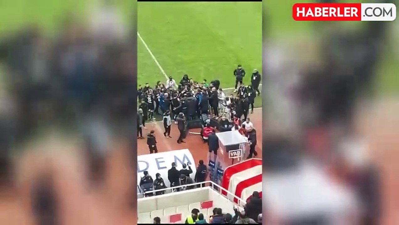 Maç sonu ortalık karıştı! Bülent Uygun ve Maruis Sumudica birbirine girdi