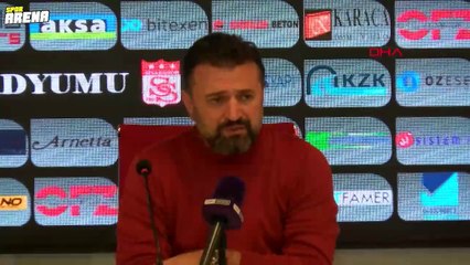 Sumudica'nın basın toplantısı sırasında gazeteciler salonu terk etti