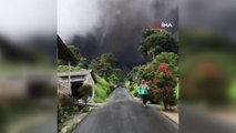Endonezya’da Merapi Yanardağı yeniden patladı