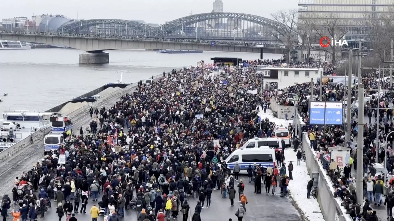 Almanya'da 50 binden fazla kişi aşırı sağcı AfD Partisi’ni protesto etti