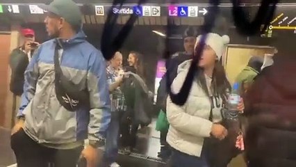 El metro de Barcelona sufre un nuevo ataque masivo de grafiteros