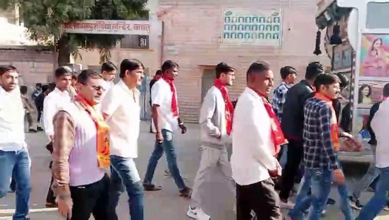 कड़ाके की ठंड में भी भक्तों का उत्साह सातवें आसमान पर