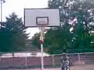 Dunk par desus qu'el q'un