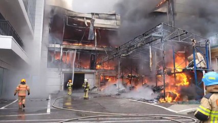 인천 공장 화재로 소방대원 2명 부상...13시간만에 꺼져 / YTN