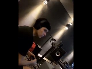 Sean Kingston Chills In Studio On Call Of Duty Grind