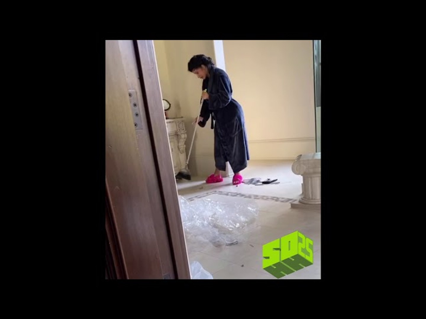 ⁣Offset Catches Cardi B Cleaning Their Bathroom