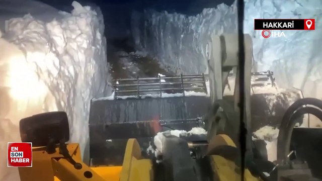 Hakkari Yüksekova'da 7 metreyi geçen kar tünelleri