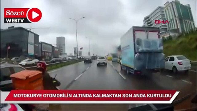 Motokurye otomobilin altında kalmaktan son anda kurtuldu
