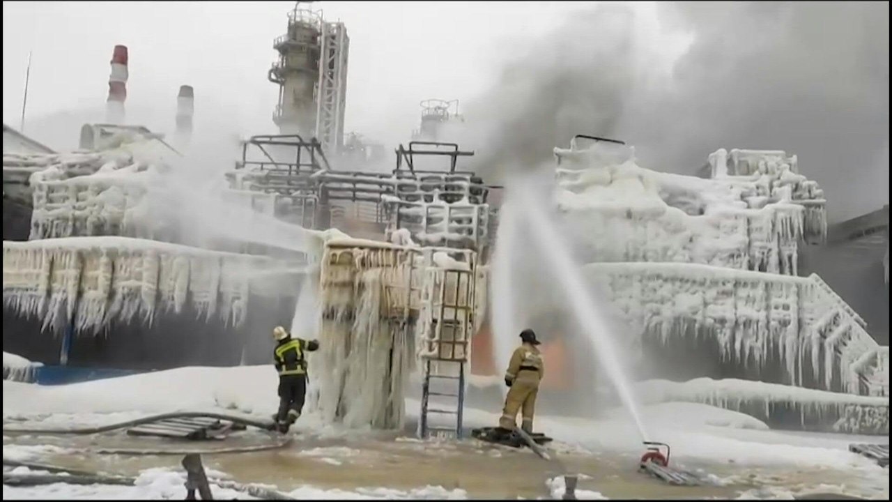 'Externer Faktor' Ursache für Brand in Gasterminal in Russland