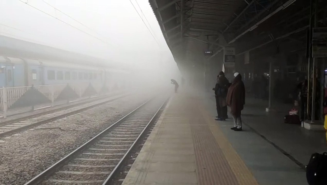 कल धूप खिली, आज घना कोहरा... सर्दी से राहत नहीं