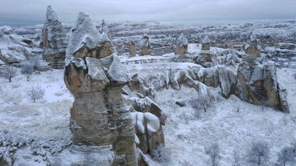 Kapadokya'nın manzarasına kar güzelliği eklendi