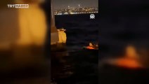 Vapurdan denize düşen yolcuyu seyyar satıcı kurtardı