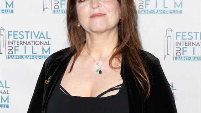 GALA VIDEO - Agnès Jaoui, pourquoi elle ne lit plus les critiques de ses films : “Je n’aime pas souffrir inutilement”