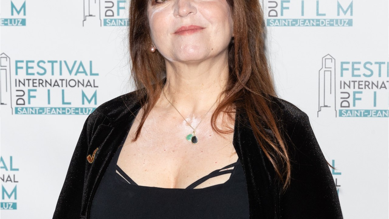 GALA VIDEO - Agnès Jaoui, pourquoi elle ne lit plus les critiques de ses films : “Je n’aime pas souffrir inutilement”