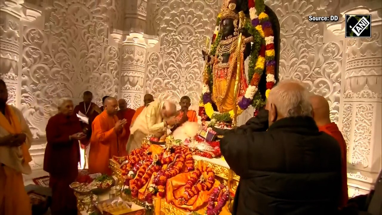 ইতিহাস অযোধ্যায়! মাহেন্দ্রক্ষণে রামলালার প্রাণ প্রতিষ্ঠা মোদীর| Oneindia Bengali