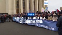 Proteste in tutta la Francia contro la severa legge sull'immigrazione