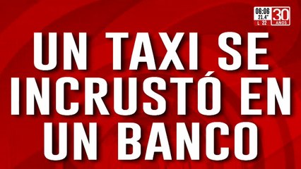 Triple choque terminó con un auto incrustado en el interior de un banco