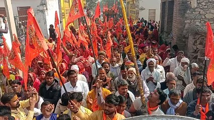 भगवा रंग में रंगा सकट, ध्वजा एवं शोभायात्रा निकाली