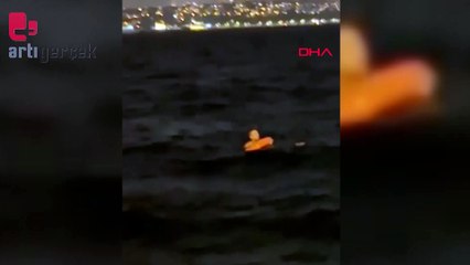 Yüzme bilmeyen yolcu vapurdan düştü, midyeci kurtardı