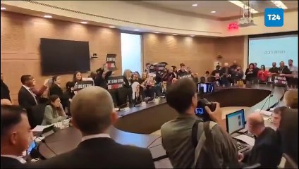 Rehine yakınları, İsrail parlamentosu komitesini bastı