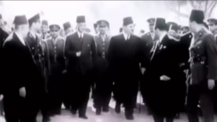 جلالة الملك فاروق يفتتح احدى المصانع عام 1948