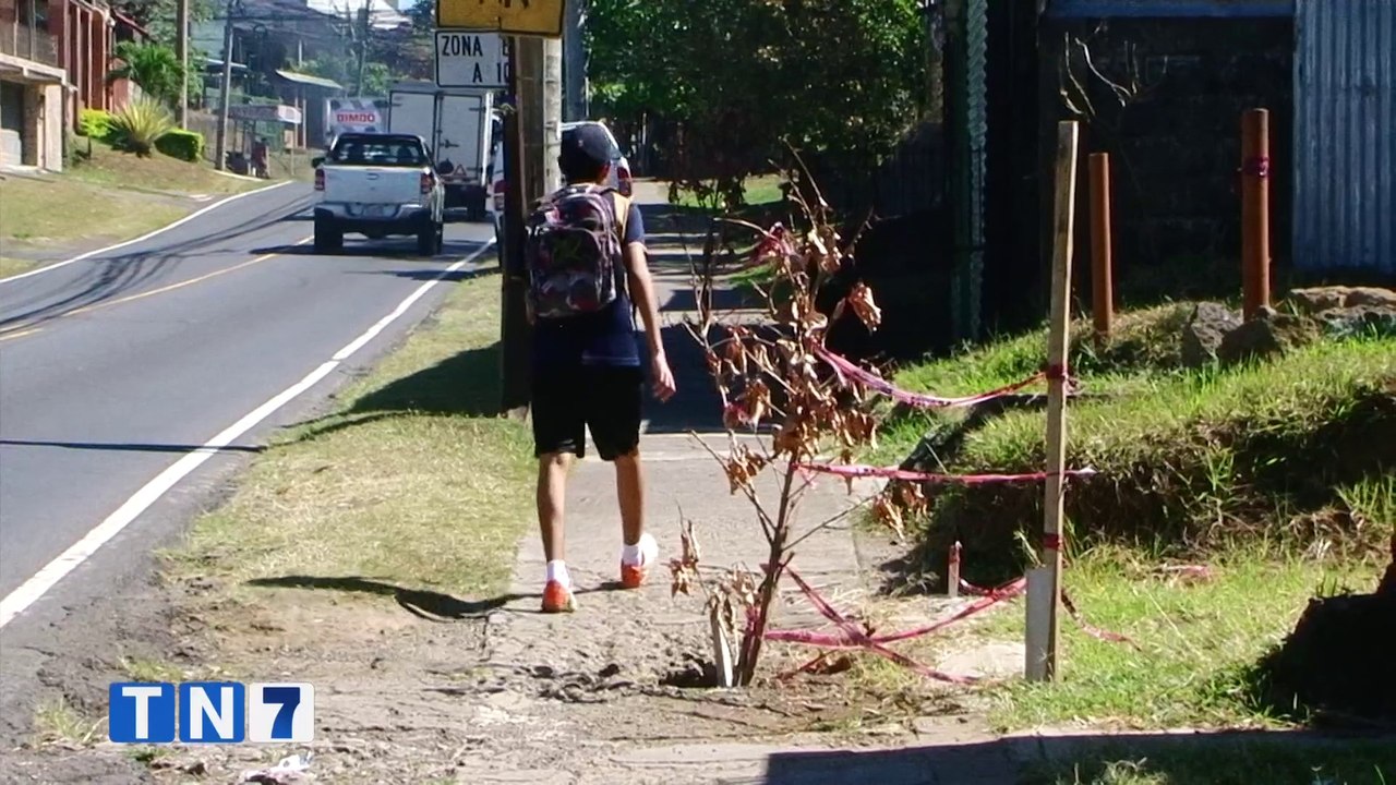 tn7-dos-grandes-hundimientos-ponen-en-riesgo-a-peatones-en-tibas-220124